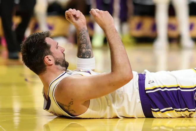 东契奇51分率湖人狂胜公牛，生涯新高成历史第七