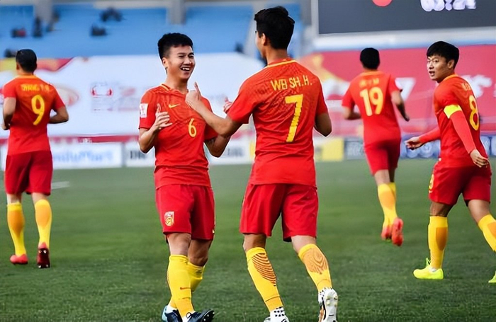 中国小将张家鸣塞尔维亚U19联赛梅开二度助球队