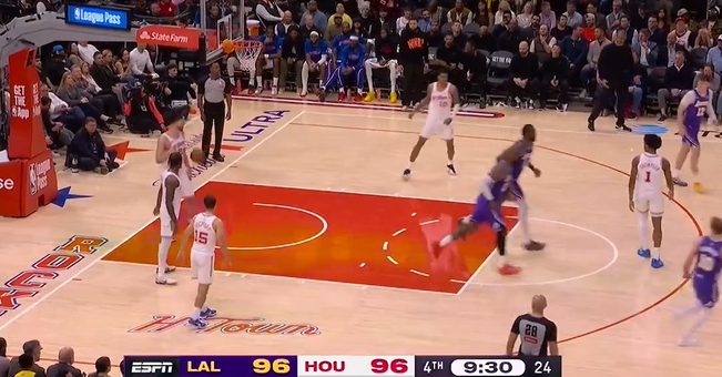 詹姆斯末节爆发砍25分 湖人逆转火箭锁定胜局