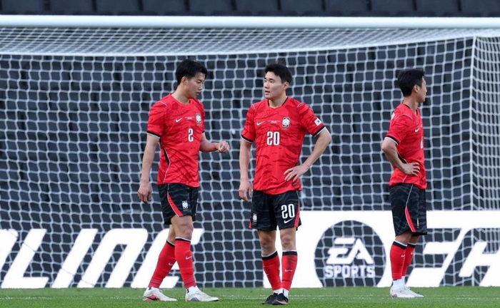 韩国男足三后卫阵型遭科特迪瓦击溃 0-4惨败暴露